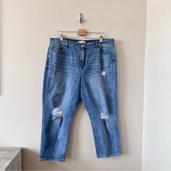 ELOQUII-DISTRESSED Medium Wash Crop Jeans (Size:18) - Picture 2 of 10